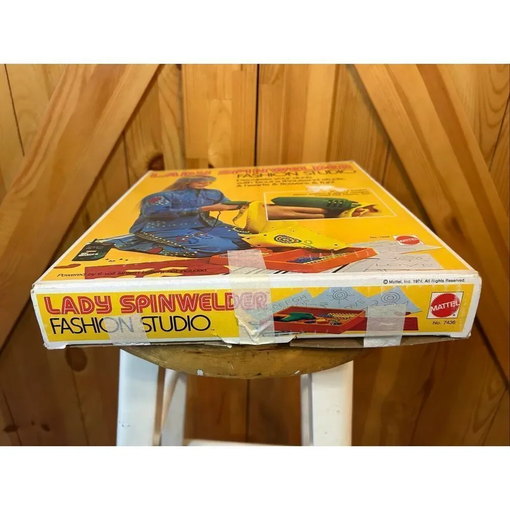 Vtg 1974 Lady Spinwelder Fashion Studio Kit by Mattel (6104)